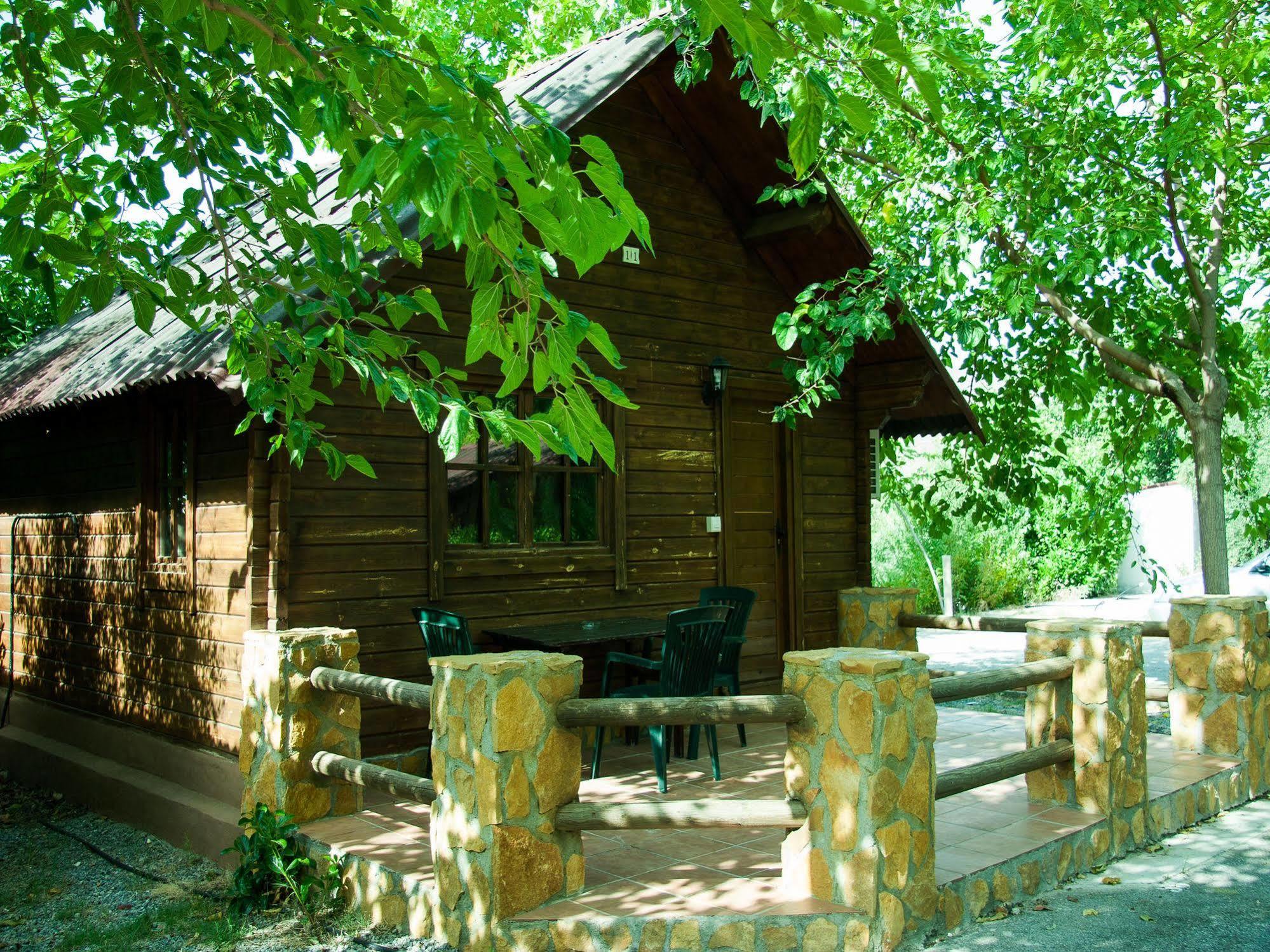 Fuente Del Lobo Glamping & Bungalows - Adults Only Пинос-Хениль Экстерьер фото