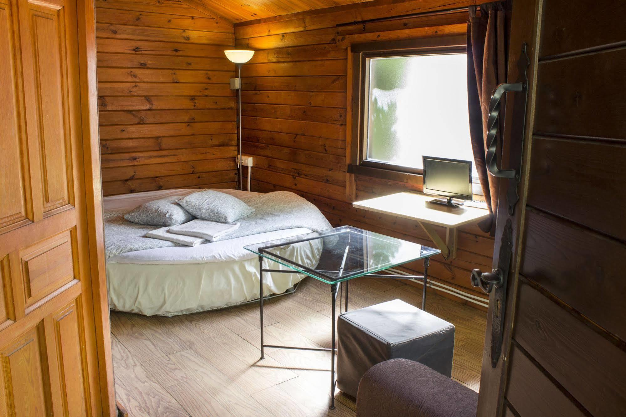 Fuente Del Lobo Glamping & Bungalows - Adults Only Пинос-Хениль Экстерьер фото